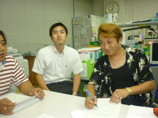 茶髪が目立ちますが、いたって真面目に参加しています。