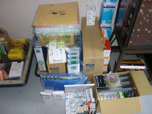 一時的に荷解き場が所狭しな状態に・・・