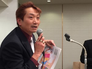 そして毎年恒例の相文会余興が始まりました、司会は金子氏