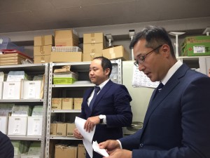 株式会社ヤマダの山田社長（右）と製造部マネージャーの平山様（左）です。