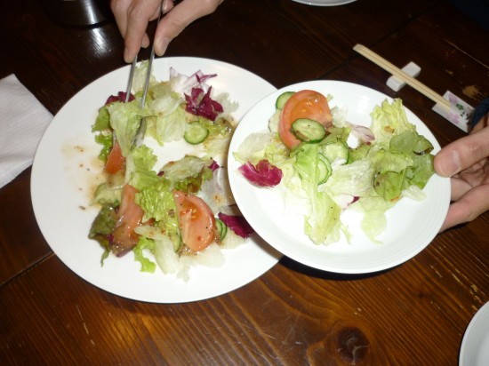 まずはサラダ・・・新鮮野菜がシャキシャキ